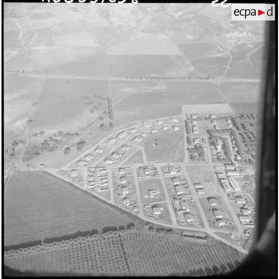 Vue aérienne du centre de regroupement d'Ouled Ali.