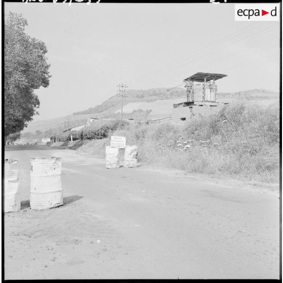 Tizi Ouzou. 3ème batterie du 2/93e régiment d'artillerie de montagne (RAM). Entrée du poste.