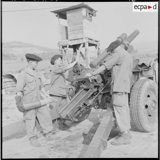 Tizi Ouzou. 3ème batterie du 2/93e régiment d'artillerie de montagne (RAM). Alerte à la batterie.
