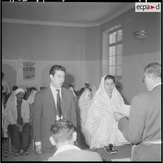 Mariage musulman" dans une mairie en Algérie.