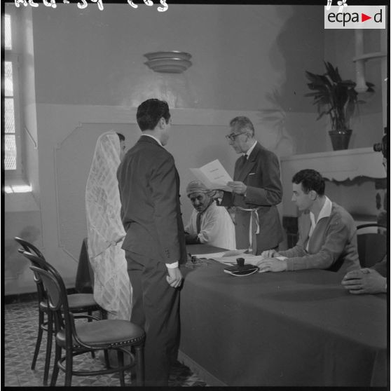 Mariage musulman" dans une mairie en Algérie.