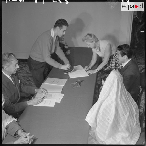 Mariage musulman" dans une mairie en Algérie. Signature d'une témoin.