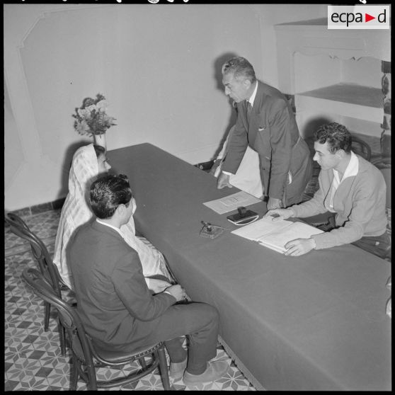 Mariage musulman" dans une mairie en Algérie.