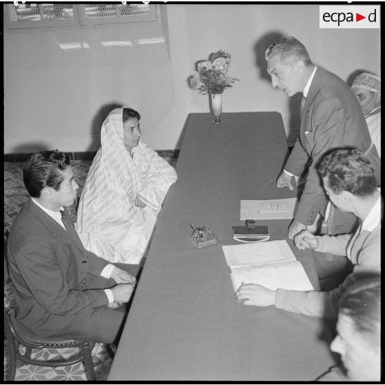 Mariage musulman" dans une mairie en Algérie.