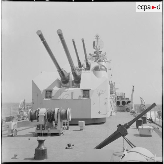 Oran. L'escorteur d'escadre Duperré vue de la plage arrière.