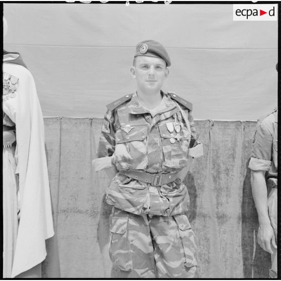 Un 1re classe du 6e RPIMa (régiment de parachutistes d'infanterie de marine) de Blida.