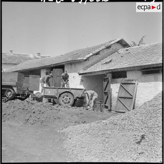 Guelma. 151e régiment d'infanterie motorisée (RIM). Aménagement du cantonnement.