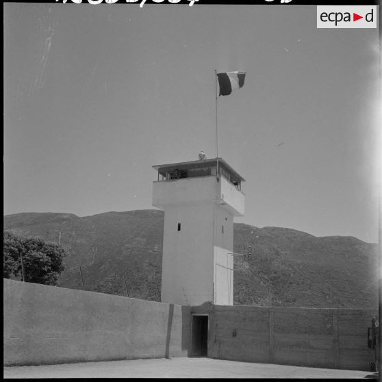 Vue de la tour de contrôle de la section administrative spécialisée (SAS) du Zaccar.