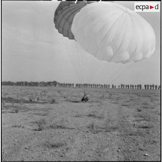 Apprentissage du saut en parachute : atterrissage.