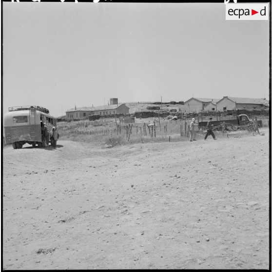 A proximité du poste frontière d'Aïn Zana, le trafic routier se poursuit normalement.