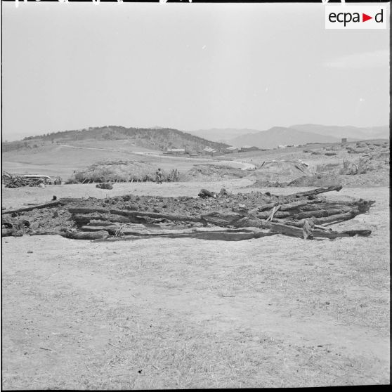 Cinq mechtas incendiées par les rebelles à Aïn Zana.