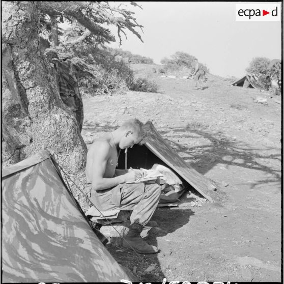 Le  2e classe Gillet Maurice 58/1A de Noeux-les-Mines (Pas-de-Calais), grutier dans le civil, écrit à ses parents.