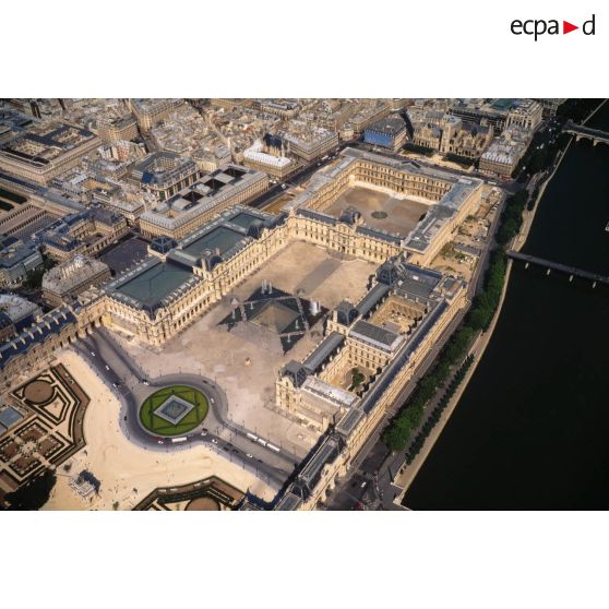 Paris 1er. Le palais du Louvre d'ouest en est.