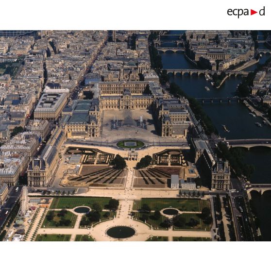 Paris 1er. Le palais du Louvre d'ouest en est.