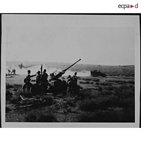 Libération de la Corse. Canon anti-aérien de 40 mm Bofors du 55e groupe d'artillerie de l'Air (55e GAA) qui assure la protection du terrain d'aviation de Campo dell' Oro à compter du 21 septembre 1943.
