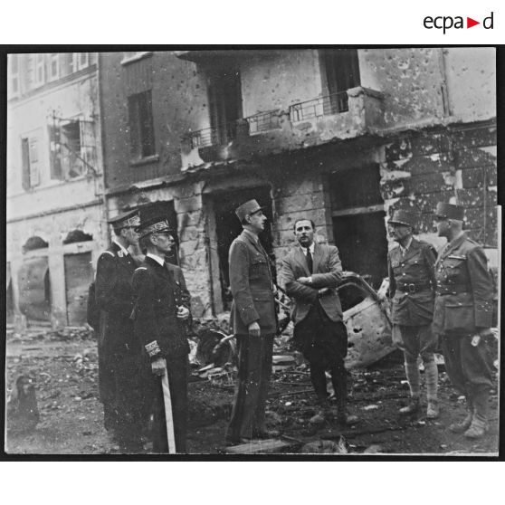 Visite du général de Gaulle dans Bastia libérée.