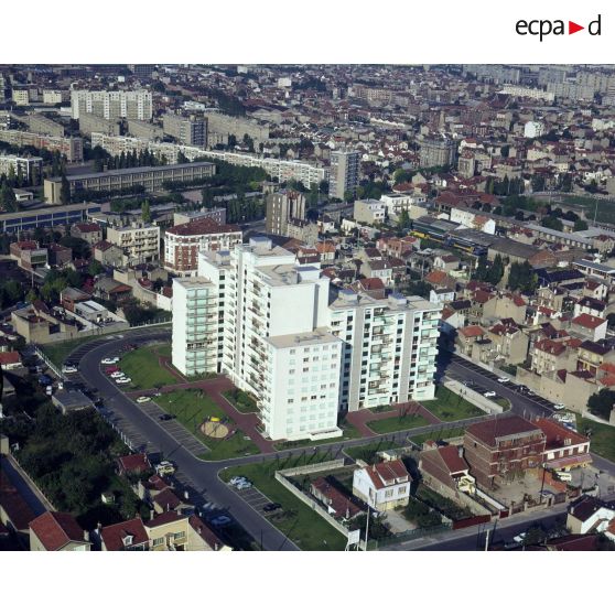 Carte Postale Ancienne 93 AUBERVILLIERS - MULTIVUES - Années 1960 - Noir Et Blanc - Voyagée
