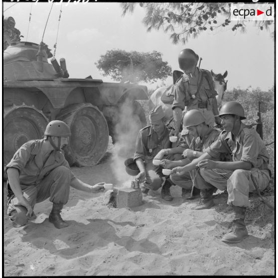 Projet d'affiche pour l'arme blindée et cavalerie (ABC) : autour d'un café, en pleine campagne.