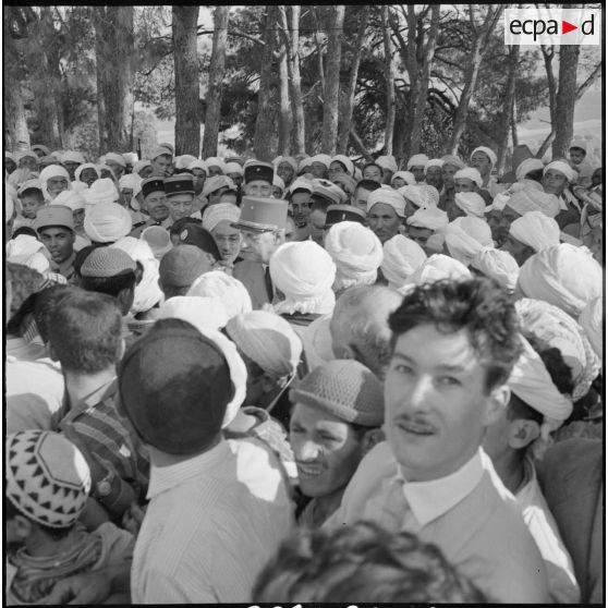 A Renault, la population a réservé un accueil enthousiaste au général de Gaulle.