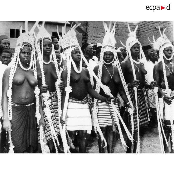 République de Côte d'Ivoire, Boundiali, 1934. Foire-Exposition d'Abdijan-Danseuses Sénoufo.