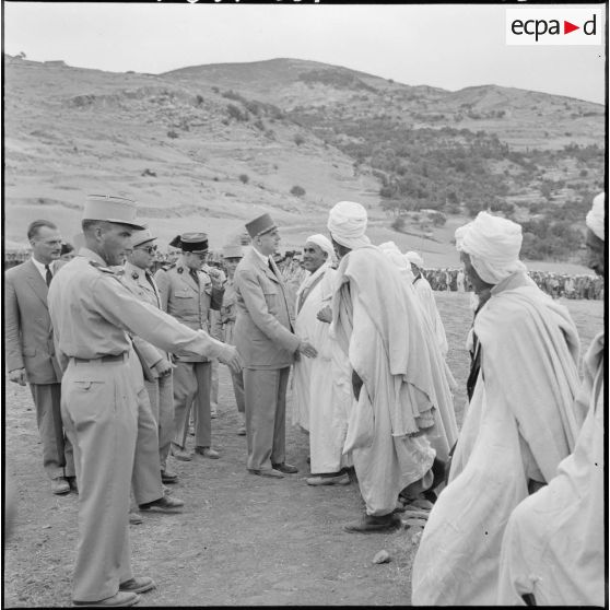 Le général de Gaulle en visite à Zemmora.