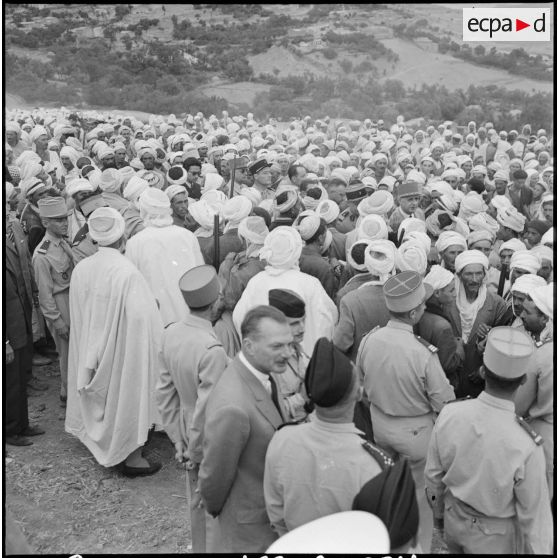 Le général de Gaulle en visite à Zemmora.