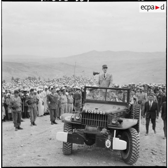 Le général de Gaulle en visite à Zemmora.