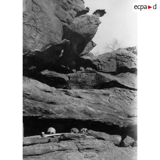 République islamique de Mauritanie, N'Diéo (Guidimaka). Sépulture auprès des ruines d'un ancien village Gangara, dans la montagne.