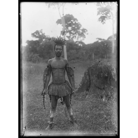 Kribi. Homme panthère (sorcier boulou). [légende d'origine]