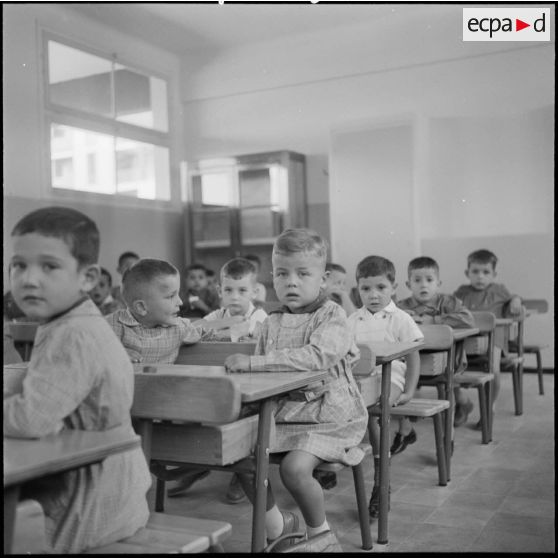 A l'intérieur d'une salle de classe, à l'occasion de la rentrée à l'école de filles et de garçons de la cité de Fougeroux, quartier à Bouzareah.