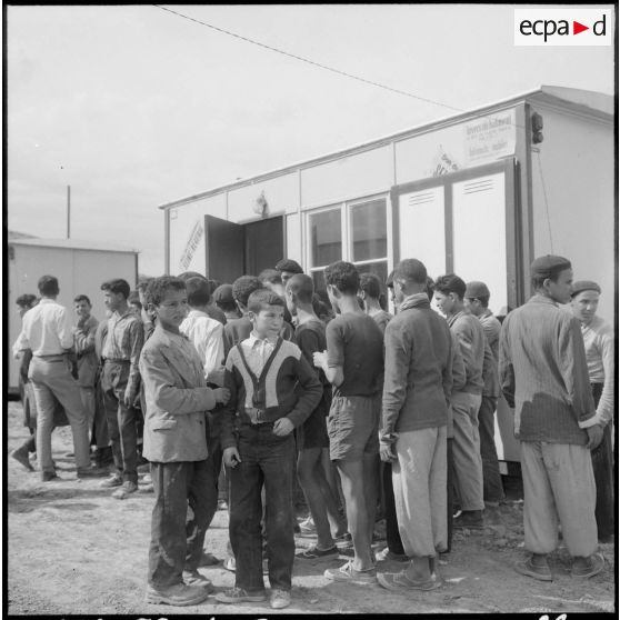 Les enfants de Clairfontaine découvrent leurs nouveaux logements.