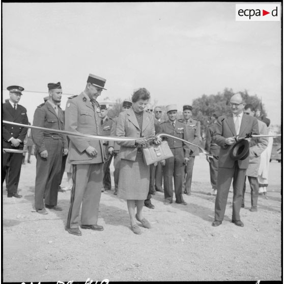Inauguration du foyer des jeunes de Clairfontaine en présence de personnalités civiles et militaires.