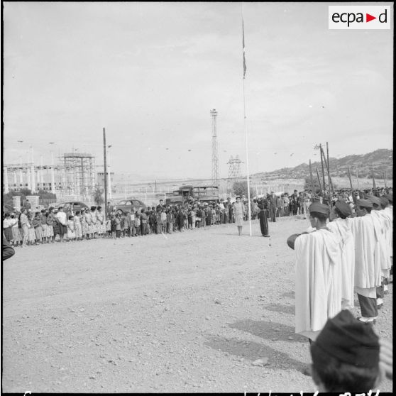 Lever des couleurs à l'occasion de l'inauguration du foyer des jeunes de Clairfontaine.
