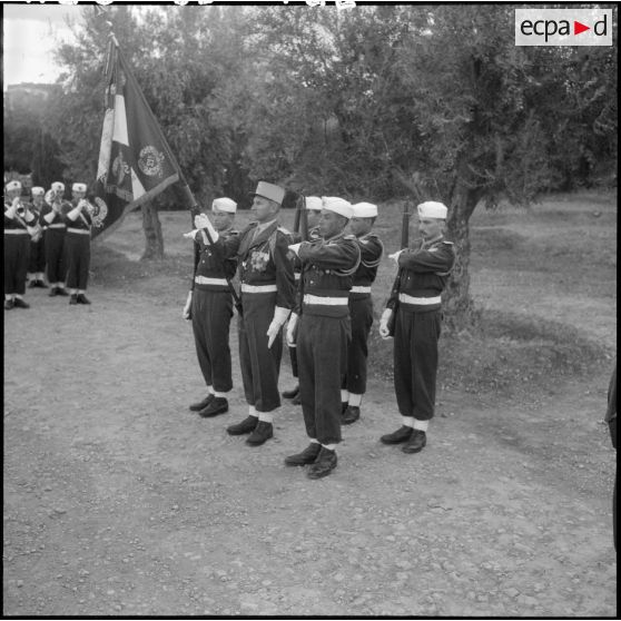 Le drapeau du 21e régiment de tirailleurs algériens (21e RTRn).