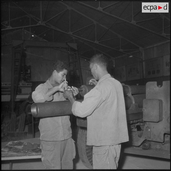 Parage de freins au Centre d'instruction de Français de souche nord-africaine (FSNA) CISM 3 de l'Alma.