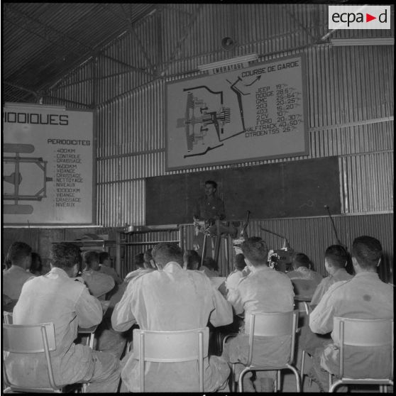 Cours de mécanique générale au Centre d'instruction de Français de souche nord-africaine (FSNA) CISM 3 de l'Alma.
