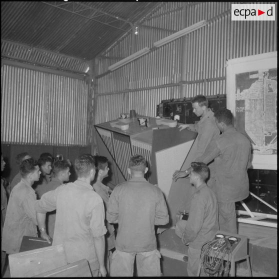 Cours de mécanique générale au Centre d'instruction de Français de souche nord-africaine (FSNA) CISM 3 de l'Alma.