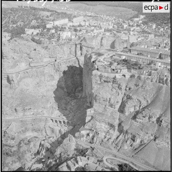 La ville et les gares environnantes de Sidi Mabrouk, le Kroubs et les Ouled Rhamoune.