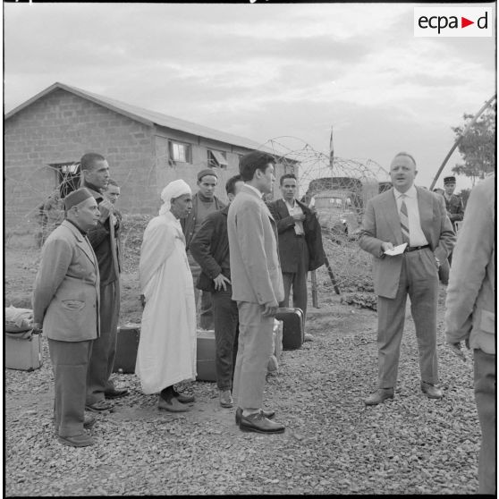 Maison-Blanche. Centre de Transit et de Triage du GT 160. Les détenus avant leur sortie du camp.