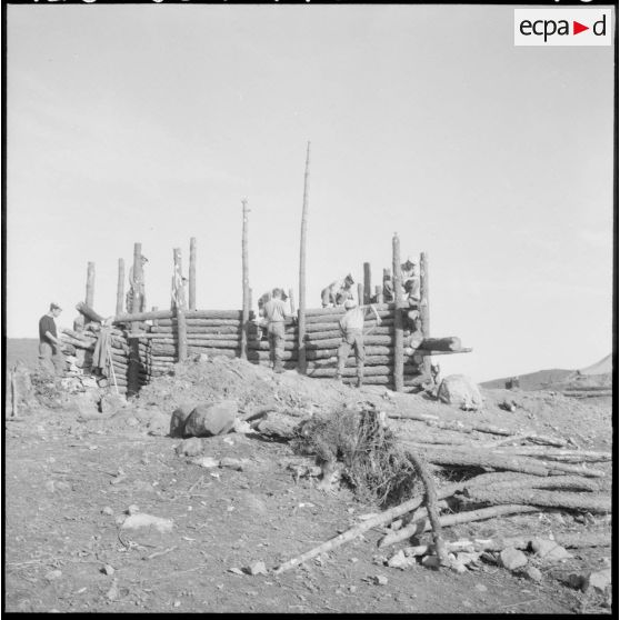 Construction d'un nouveau blockhaus.