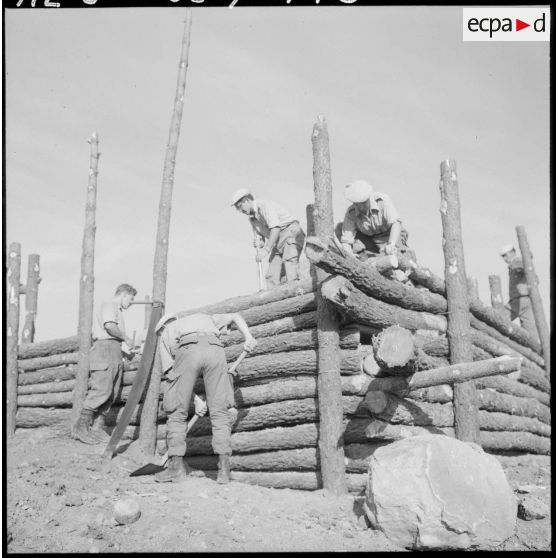 Construction d'un nouveau blockhaus.