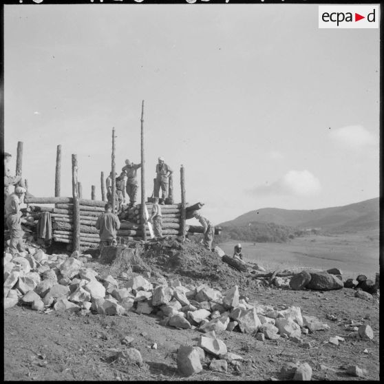 Construction d'un nouveau blockhaus.
