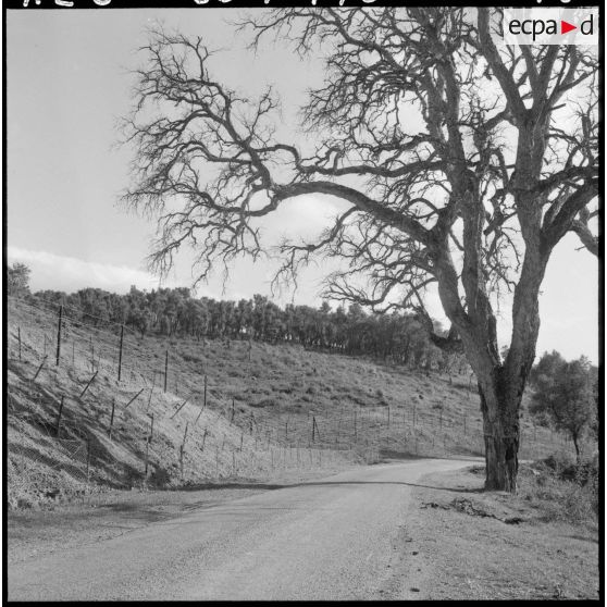 Vue du barrage sur le territoire de Lacroix.