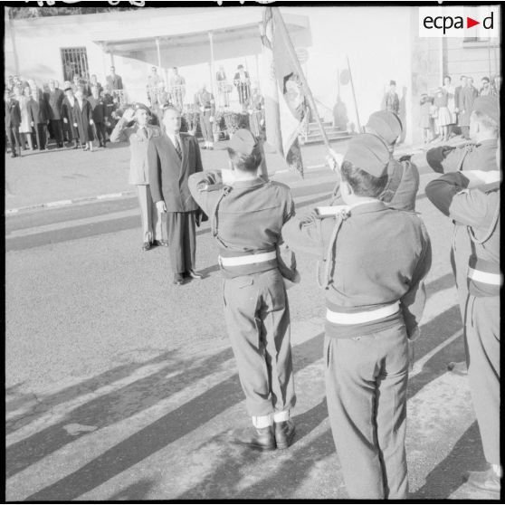 Alger. Cimetière chrétien de Saint-Eugène. Paul Delouvrier et les autorités assistent à la cérémonie du 1er novembre 1959.