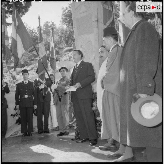 Alger. Cérémonie du 1er novembre 1959. La délégation se rendit au cimetière musulman d'El Kettar.
