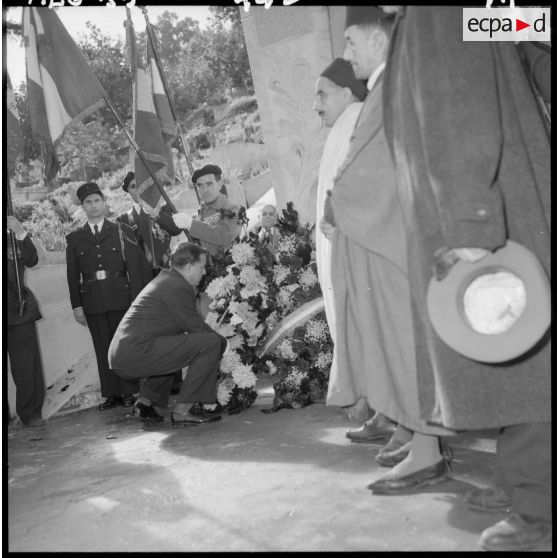 Alger. Cérémonie du 1er novembre 1959. La délégation se rendit au cimetière musulman d'El Kettar.