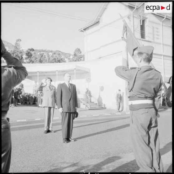 Alger. Cimetière chrétien de Saint-Eugène. Paul Delouvrier et les autorités assistent à la cérémonie du 1er novembre 1959.