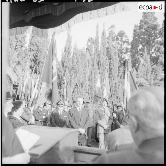 Alger. Cimetière chrétien de Saint-Eugène. Paul Delouvrier et les autorités assistent à la cérémonie du 1er novembre 1959.