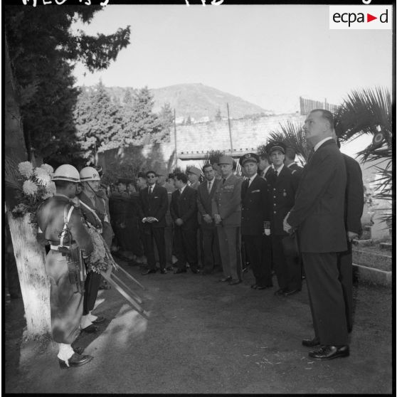 Alger. Cérémonie du 1er novembre 1959. La délégation se rendit au cimetière musulman d'El Kettar.