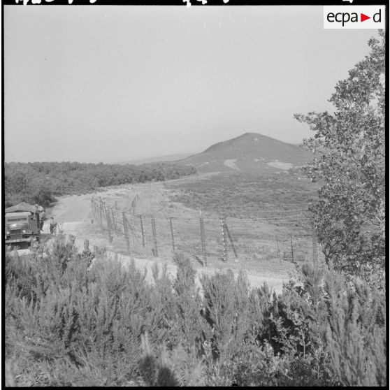 Barrage avant nord à la frontière tunisienne.